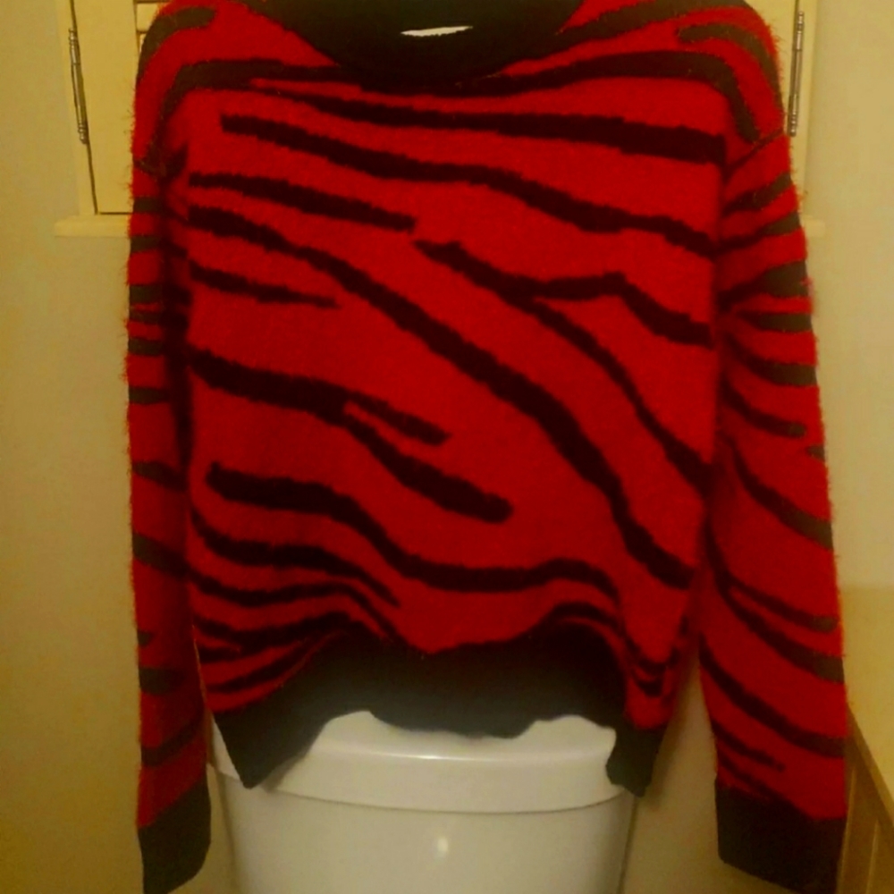 Beautiful Red and Black Cozy Sweater NWT - Medium